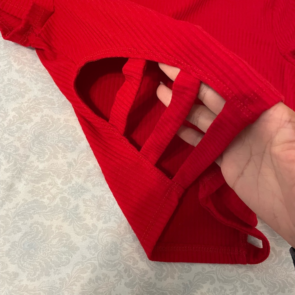 Red crop top - Picture 2 of 2